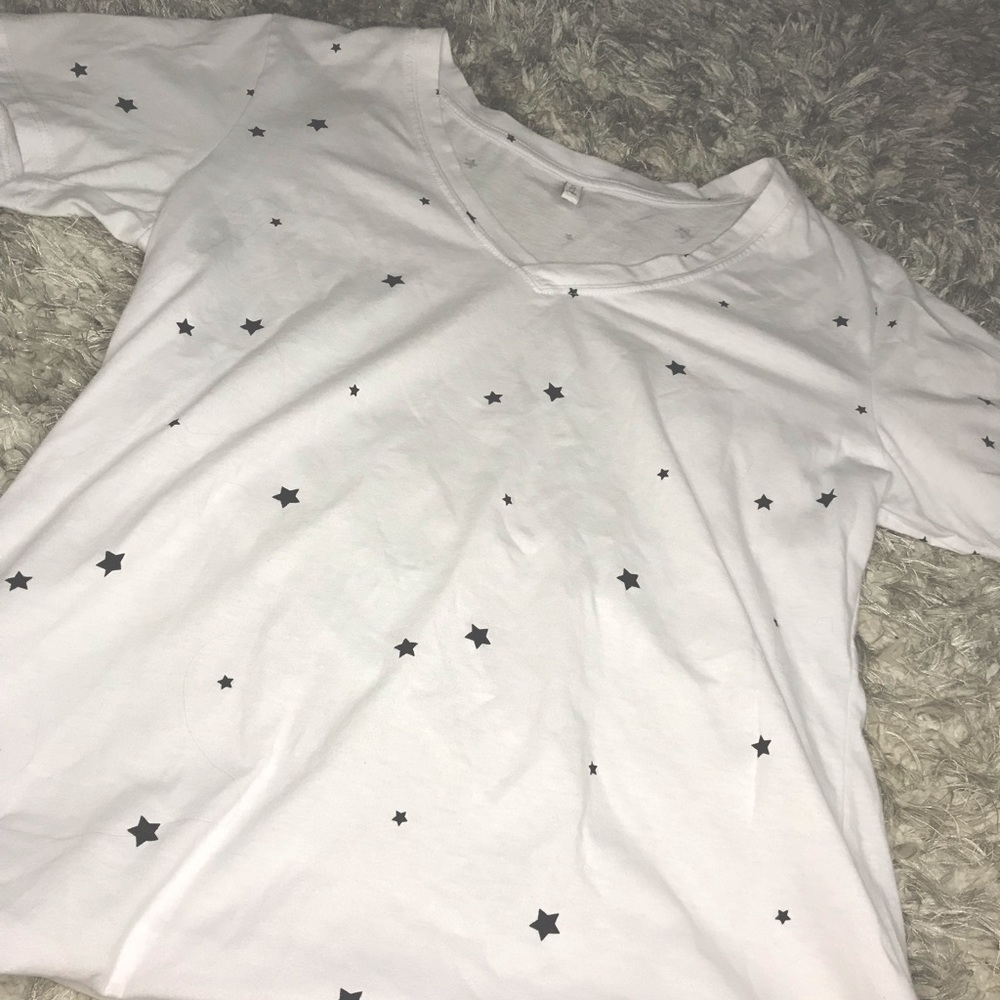 STAR V-NECK BOUTIQUE TEE⭐️!!